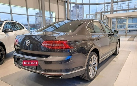 Volkswagen Passat B8 рестайлинг, 2018 год, 2 386 000 рублей, 5 фотография