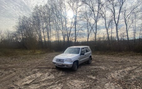 Chevrolet Niva I рестайлинг, 2004 год, 260 000 рублей, 24 фотография