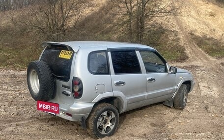 Chevrolet Niva I рестайлинг, 2004 год, 260 000 рублей, 21 фотография