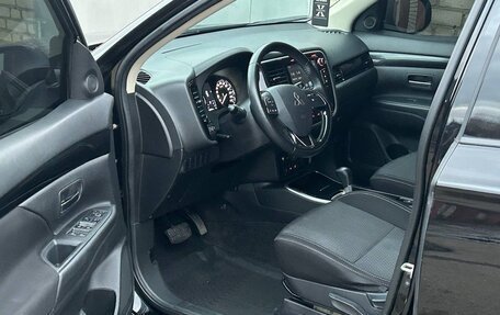 Mitsubishi Outlander III рестайлинг 3, 2018 год, 2 490 000 рублей, 9 фотография