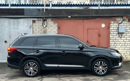 Mitsubishi Outlander III рестайлинг 3, 2018 год, 2 490 000 рублей, 7 фотография