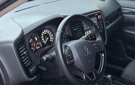 Mitsubishi Outlander III рестайлинг 3, 2018 год, 2 490 000 рублей, 10 фотография