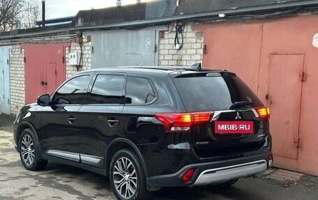 Mitsubishi Outlander III рестайлинг 3, 2018 год, 2 490 000 рублей, 4 фотография