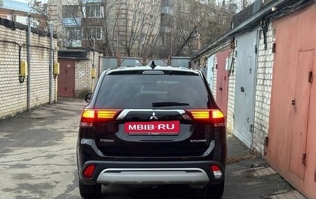 Mitsubishi Outlander III рестайлинг 3, 2018 год, 2 490 000 рублей, 5 фотография