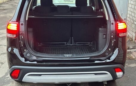 Mitsubishi Outlander III рестайлинг 3, 2018 год, 2 490 000 рублей, 15 фотография