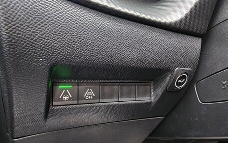 Peugeot 2008 II, 2022 год, 2 300 000 рублей, 11 фотография