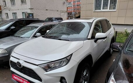 Toyota RAV4, 2020 год, 3 300 000 рублей, 2 фотография