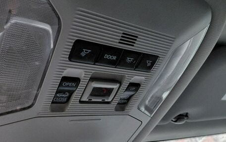 Toyota RAV4, 2020 год, 3 300 000 рублей, 11 фотография