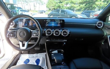 Mercedes-Benz A-Класс, 2022 год, 2 700 000 рублей, 6 фотография