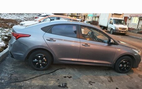 Hyundai Solaris II рестайлинг, 2017 год, 930 000 рублей, 3 фотография