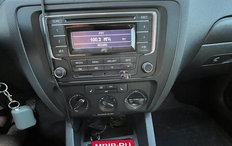 Volkswagen Jetta VI, 2013 год, 1 050 000 рублей, 14 фотография