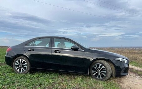 Mercedes-Benz A-Класс, 2020 год, 2 400 000 рублей, 4 фотография