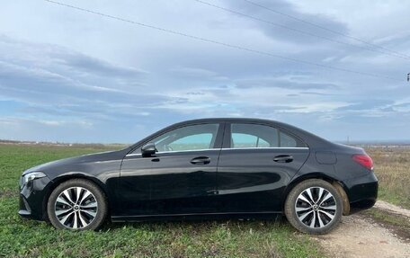 Mercedes-Benz A-Класс, 2020 год, 2 400 000 рублей, 3 фотография