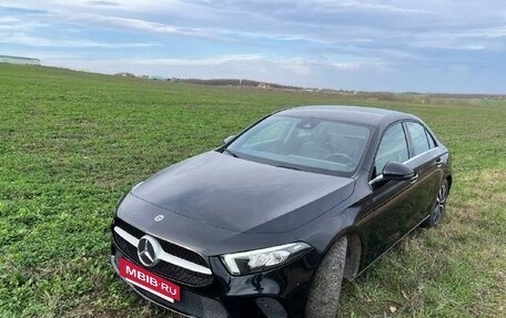 Mercedes-Benz A-Класс, 2020 год, 2 400 000 рублей, 2 фотография