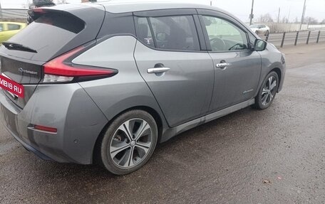 Nissan Leaf II, 2017 год, 1 900 000 рублей, 2 фотография
