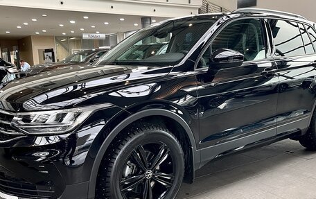 Volkswagen Tiguan II, 2022 год, 3 550 000 рублей, 2 фотография