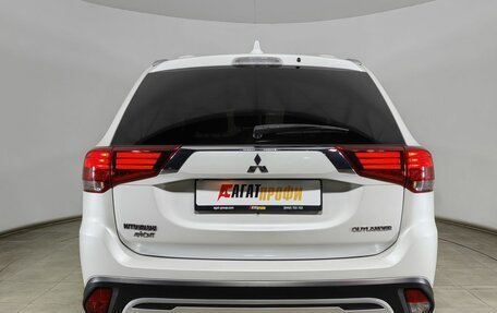 Mitsubishi Outlander III рестайлинг 3, 2018 год, 1 890 000 рублей, 4 фотография
