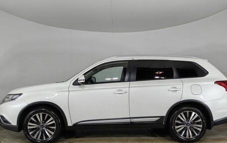 Mitsubishi Outlander III рестайлинг 3, 2018 год, 1 890 000 рублей, 6 фотография