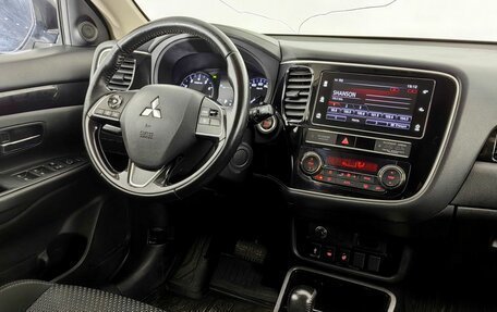 Mitsubishi Outlander III рестайлинг 3, 2018 год, 1 890 000 рублей, 7 фотография