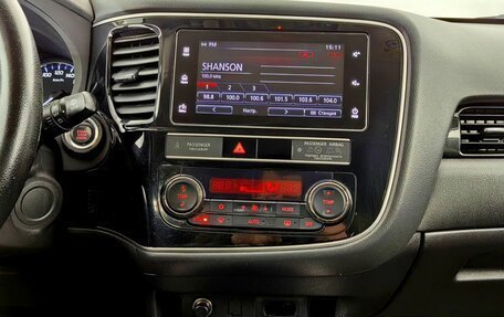 Mitsubishi Outlander III рестайлинг 3, 2018 год, 1 890 000 рублей, 13 фотография