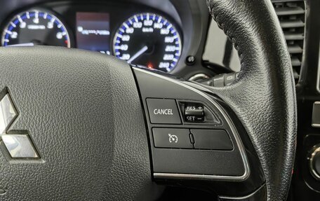 Mitsubishi Outlander III рестайлинг 3, 2018 год, 1 890 000 рублей, 11 фотография