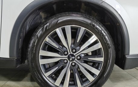 Mitsubishi Outlander III рестайлинг 3, 2018 год, 1 890 000 рублей, 25 фотография