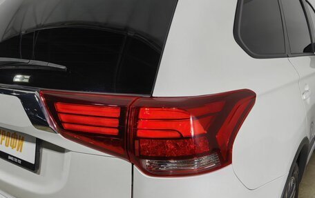 Mitsubishi Outlander III рестайлинг 3, 2018 год, 1 890 000 рублей, 24 фотография