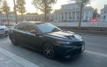 Toyota Camry, 2021 год, 3 600 000 рублей, 2 фотография