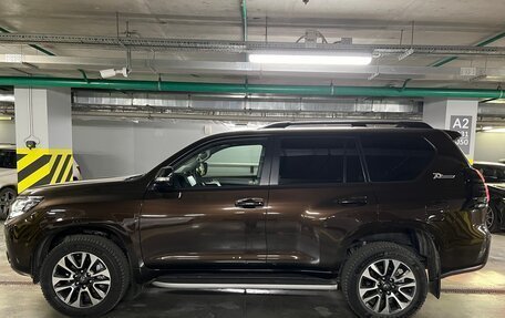 Toyota Land Cruiser Prado 150 рестайлинг 2, 2022 год, 9 000 000 рублей, 2 фотография