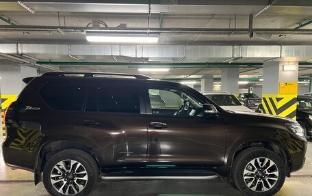 Toyota Land Cruiser Prado 150 рестайлинг 2, 2022 год, 9 000 000 рублей, 6 фотография