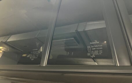 Toyota Land Cruiser Prado 150 рестайлинг 2, 2022 год, 9 000 000 рублей, 13 фотография