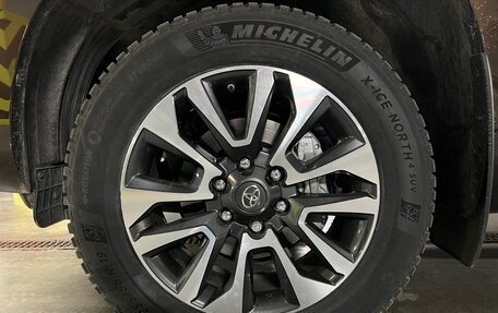 Toyota Land Cruiser Prado 150 рестайлинг 2, 2022 год, 9 000 000 рублей, 10 фотография