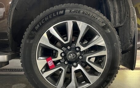 Toyota Land Cruiser Prado 150 рестайлинг 2, 2022 год, 9 000 000 рублей, 11 фотография