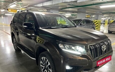 Toyota Land Cruiser Prado 150 рестайлинг 2, 2022 год, 9 000 000 рублей, 5 фотография