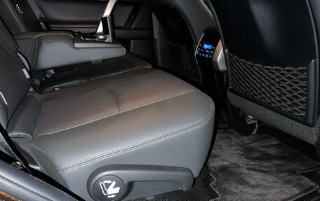 Toyota Land Cruiser Prado 150 рестайлинг 2, 2022 год, 9 000 000 рублей, 20 фотография