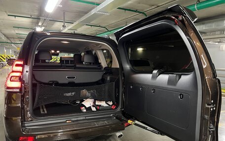 Toyota Land Cruiser Prado 150 рестайлинг 2, 2022 год, 9 000 000 рублей, 21 фотография