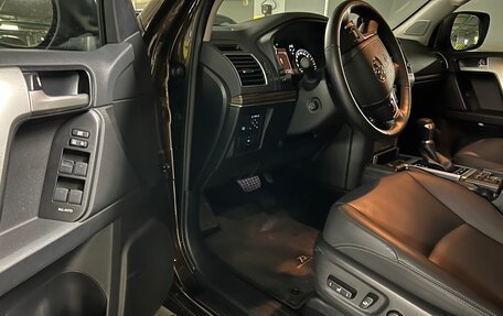 Toyota Land Cruiser Prado 150 рестайлинг 2, 2022 год, 9 000 000 рублей, 30 фотография