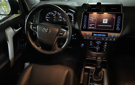 Toyota Land Cruiser Prado 150 рестайлинг 2, 2022 год, 9 000 000 рублей, 31 фотография