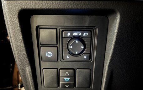 Toyota Land Cruiser Prado 150 рестайлинг 2, 2022 год, 9 000 000 рублей, 28 фотография