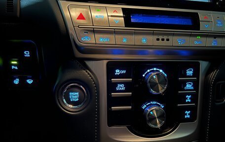 Toyota Land Cruiser Prado 150 рестайлинг 2, 2022 год, 9 000 000 рублей, 33 фотография