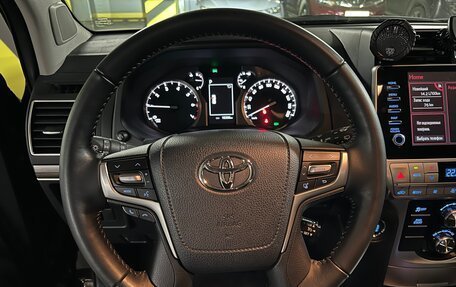 Toyota Land Cruiser Prado 150 рестайлинг 2, 2022 год, 9 000 000 рублей, 34 фотография