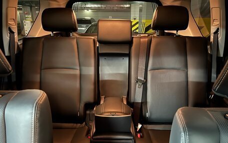 Toyota Land Cruiser Prado 150 рестайлинг 2, 2022 год, 9 000 000 рублей, 36 фотография