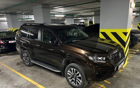 Toyota Land Cruiser Prado 150 рестайлинг 2, 2022 год, 9 000 000 рублей, 38 фотография