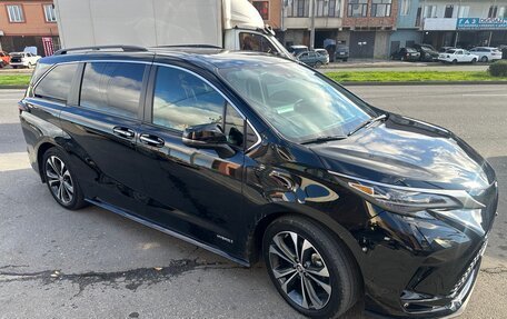 Toyota Sienna, 2021 год, 4 500 000 рублей, 3 фотография