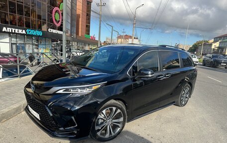 Toyota Sienna, 2021 год, 4 500 000 рублей, 2 фотография