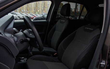 Renault Logan II, 2019 год, 970 000 рублей, 10 фотография