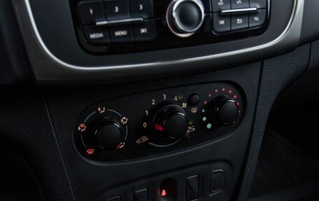 Renault Logan II, 2019 год, 970 000 рублей, 6 фотография