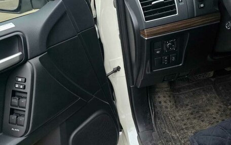 Toyota Land Cruiser Prado 150 рестайлинг 2, 2018 год, 5 800 000 рублей, 11 фотография