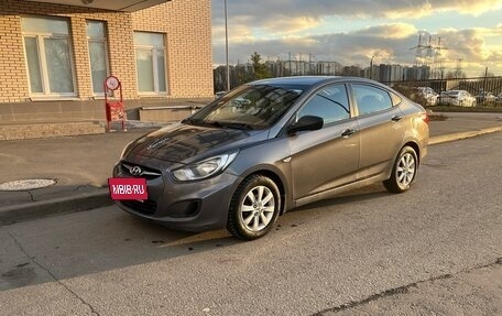 Hyundai Solaris II рестайлинг, 2011 год, 595 000 рублей, 2 фотография
