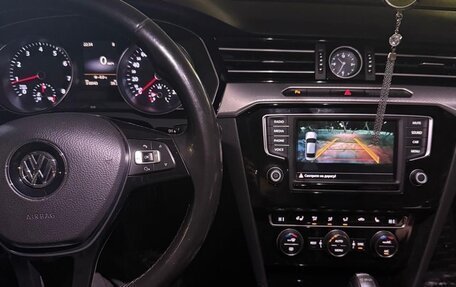 Volkswagen Passat B8 рестайлинг, 2015 год, 1 350 000 рублей, 11 фотография